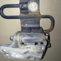 Петля двери передней правой Volkswagen Passat B5 (1996-2005) 4B0831412A