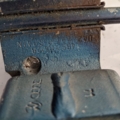 петля передніх дверей права нижня Volkswagen Passat B5 (1996-2005) 4B0831412B