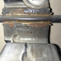петля передніх дверей права нижня Volkswagen Passat B5 (1996-2005) 4B0831412B