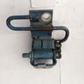 петля передніх дверей права нижня Volkswagen Passat B5 (1996-2005) 4B0831412B