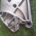 Кронштейн подушки (опори) двигуна, правої Volkswagen Passat B6 (2005-2010) 06J199207K