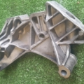 Кронштейн подушки (опори) двигуна, правої Volkswagen Passat B6 (2005-2010) 06J199207K