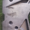 Кронштейн подушки (опори) двигуна, правої Volkswagen Passat B6 (2005-2010) 06J199207K