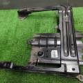 Кронштейн сидіння Volkswagen Touareg I (2002-2010) 7L0881678D
