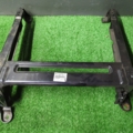Кронштейн сидіння Volkswagen Touareg I (2002-2010) 7L6881677B