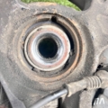Поворотний кулак ПЛ, цапфа зі ступицею Volkswagen Touareg I (2002-2010) 7L6407257A