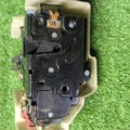 Замок задніх лівих дверей Volkswagen Touareg I (2002-2010) 7L0839089