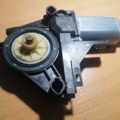 Двигун склопідіймача двері передньої, правої Volkswagen Touran I (2003-2010) 1T0959702