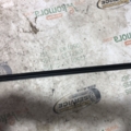 Накладка стекла двери передней правой внутренняя Volkswagen Touran I (2003-2010) 1T0837472B