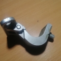 Петля кришки багажника Volkswagen Touran I (2003-2010) 1J9827301