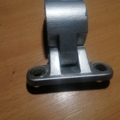 Петля кришки багажника Volkswagen Touran I (2003-2010) 1J9827301