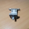 Петля кришки багажника Volkswagen Touran I (2003-2010) 1J9827301