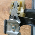 Скло підйомник лівий передній Volkswagen Touran I (2003-2010) 1T0837755M