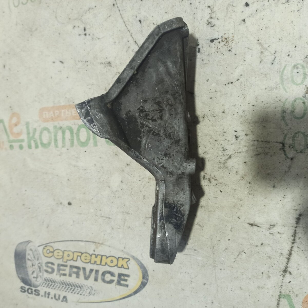 Кронштейн крепления двс Audi 100 C3 1982-1991 431199307J