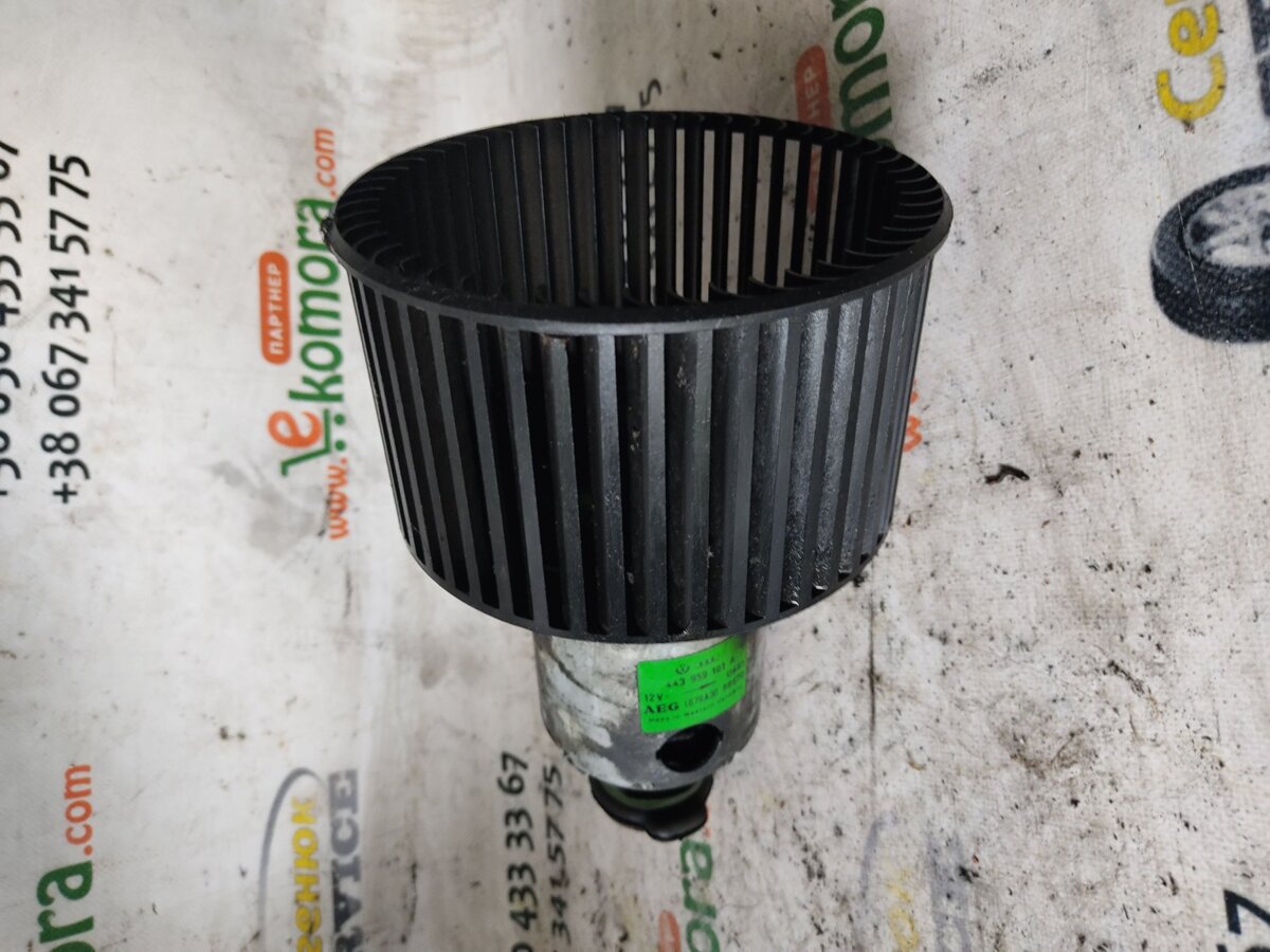 вентилятор грубки; електродвигуни (електродвигун обігрівача або розетка причепа штепсельная; Електромотор пічки; Моторчик пічки; Двигун вентилятора пічки (обігрівача салону)) Audi 100 C3 1982-1991 443959101A