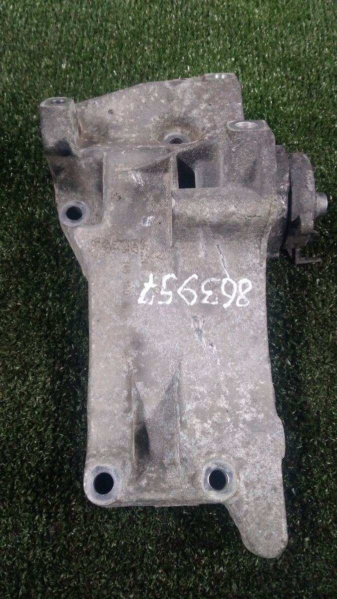 кронштейн генератора Audi A2 8Z (1999-2005) 036145169G