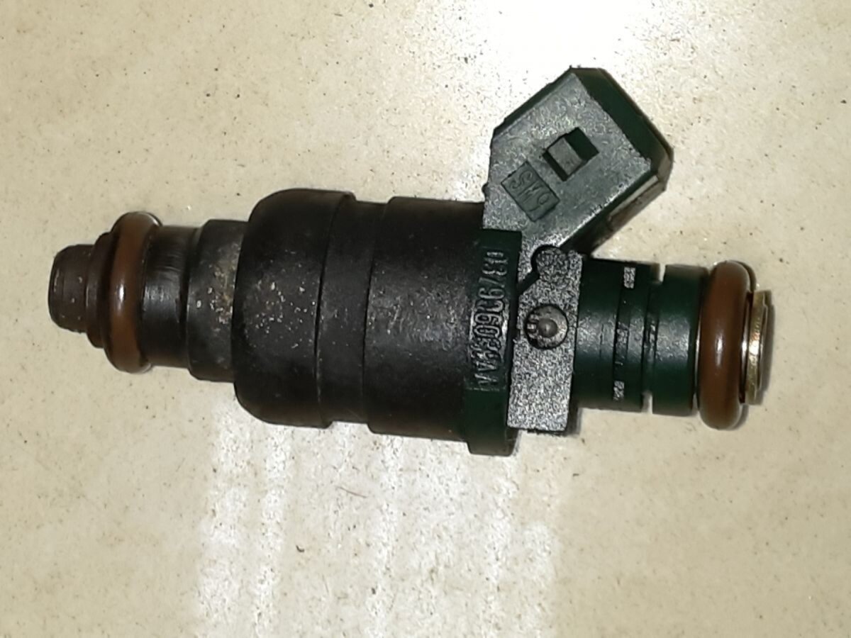 Форсунка вприскування палива Audi A3 8L (1996-2003) 037906031AA