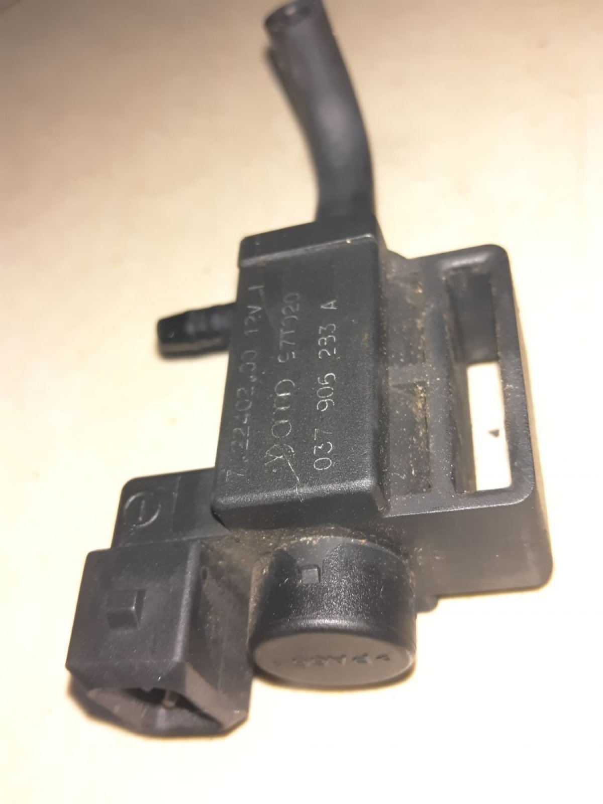 Клапан ограничения наддува турбины Audi A3 8L (1996-2003) 037906283A