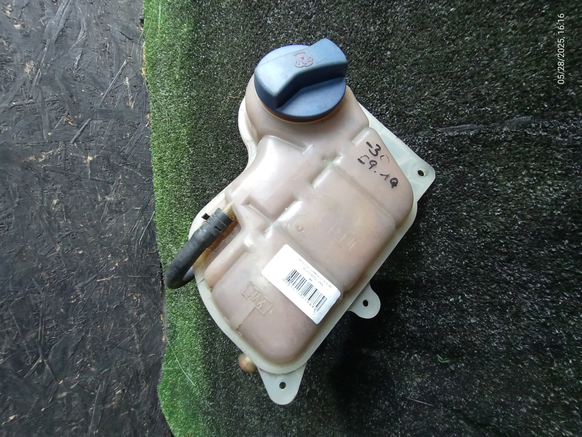 бачок розширювальний Audi A4 B5 (1994-2001) 8D0121403D