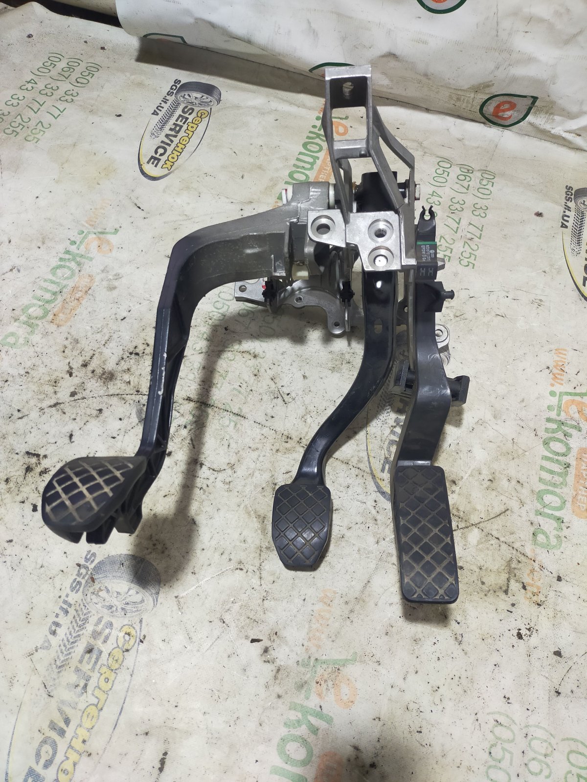 кронштейн педалей, педальний вузол Audi A4 B5 (1994-2001) 8D1721117E