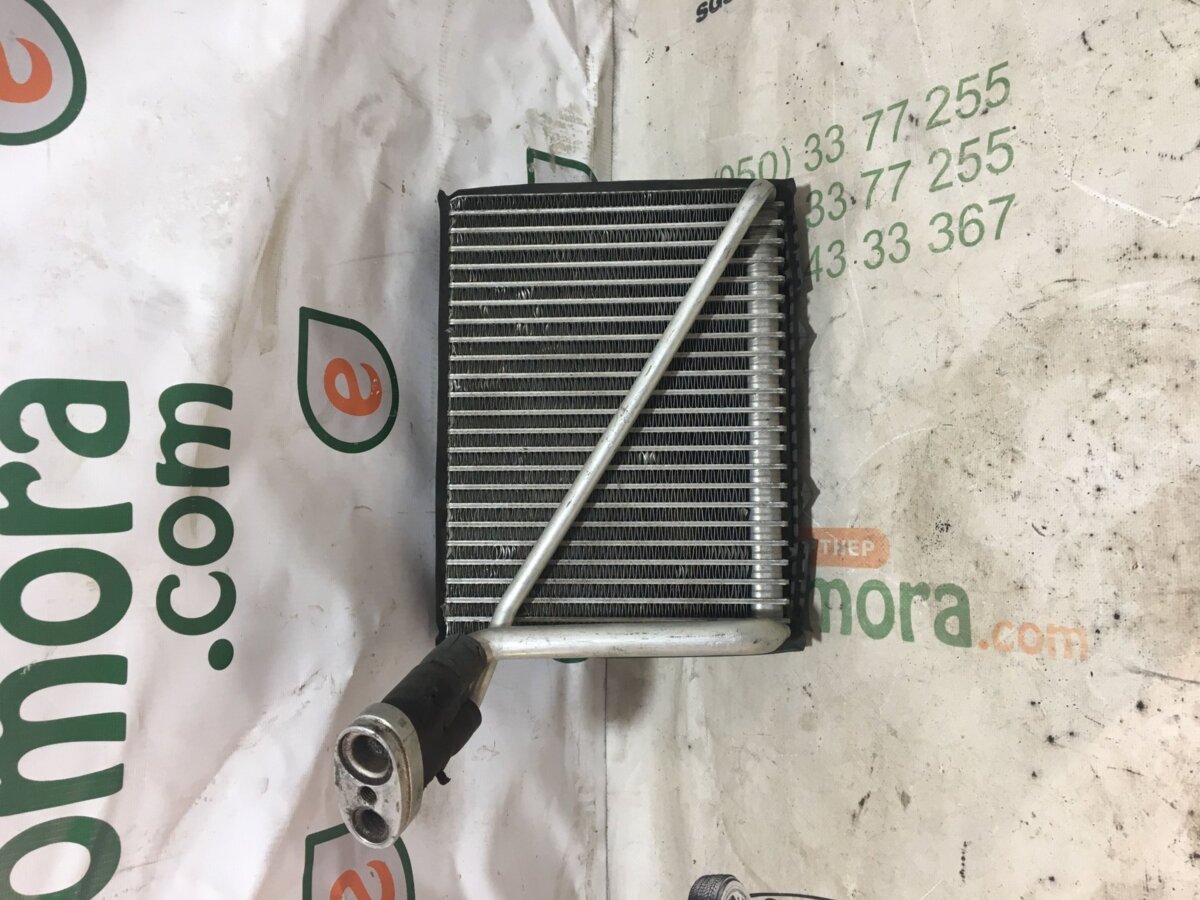 охолоджувач повітря Audi A4 B5 (1994-2001) 8D1820103D