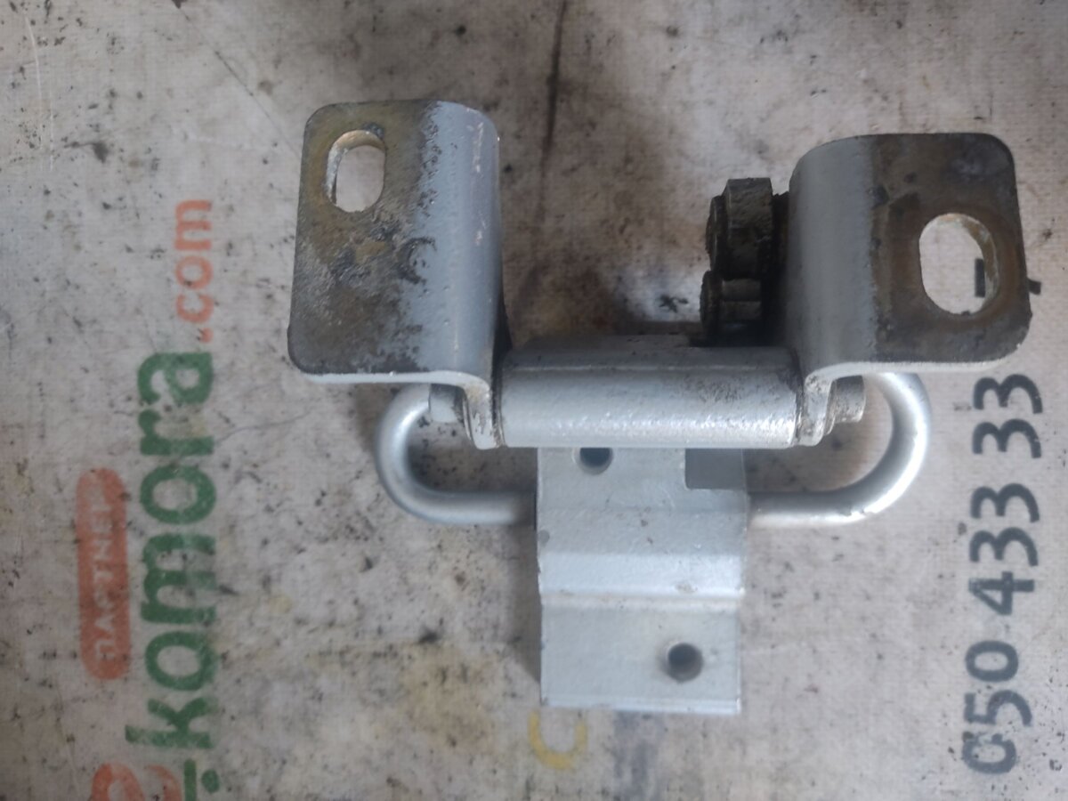 Петля двері задньої правої нижня Audi A4 B5 (1994-2001) 4A0833412A