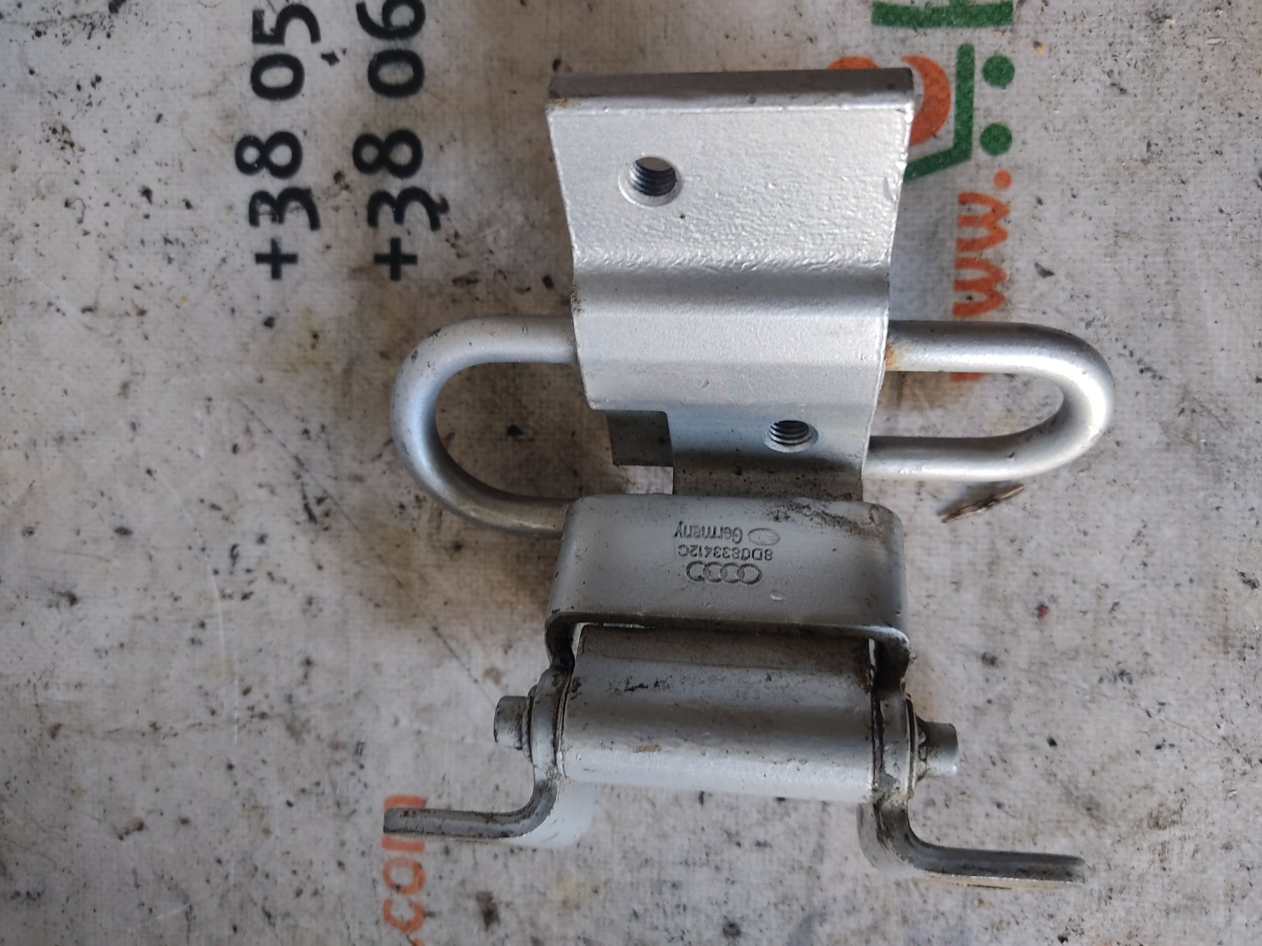 Петля двері задньої правої нижня Audi A4 B5 (1994-2001) 8D0833412C