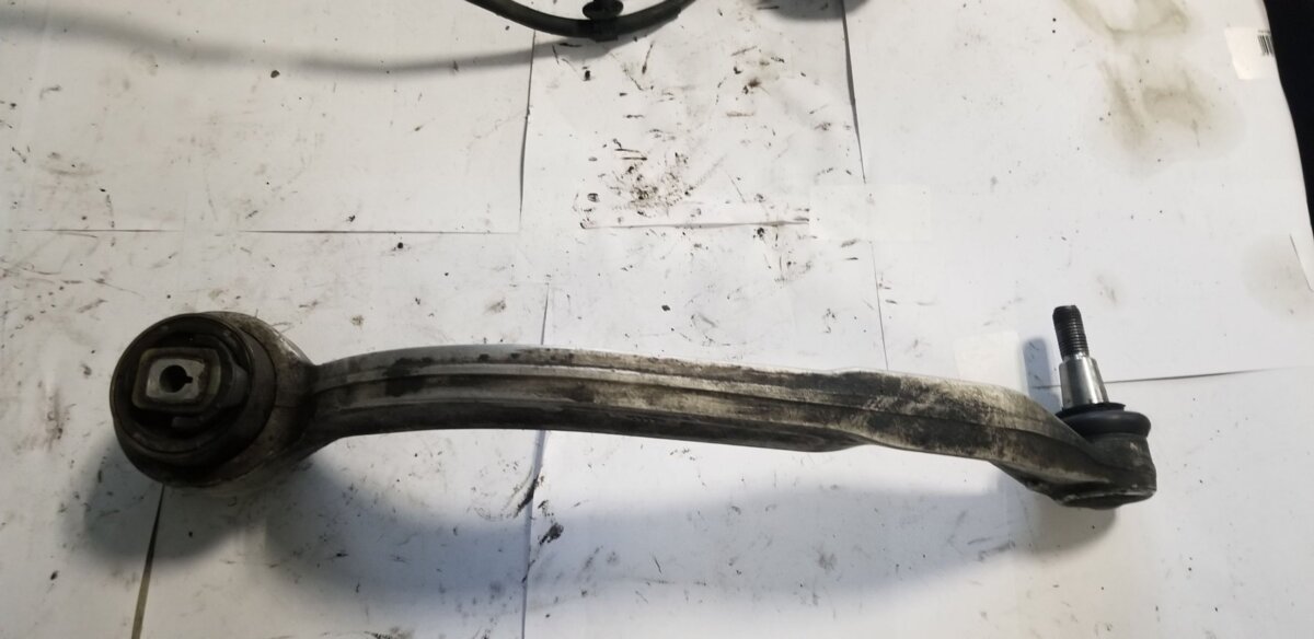 важіль незалежної підвіски; важіль передній лівий; важіль передньої підвіски нижній, лівий; лівий важіль передній нижній підвіски; поперечний важіль; ходова Audi A4 B5 (1994-2001) 4D0407695J