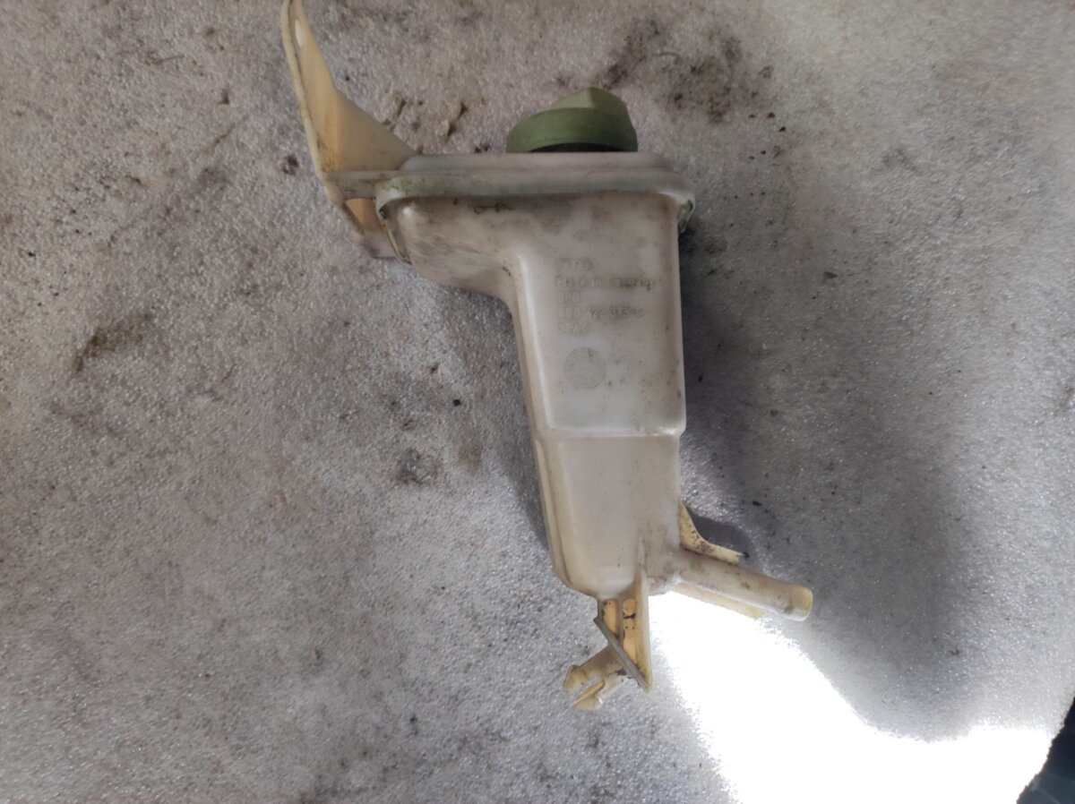 Бачок гідропідсилювача керма Audi A6 C5 (1997-2004) 8D0422373C