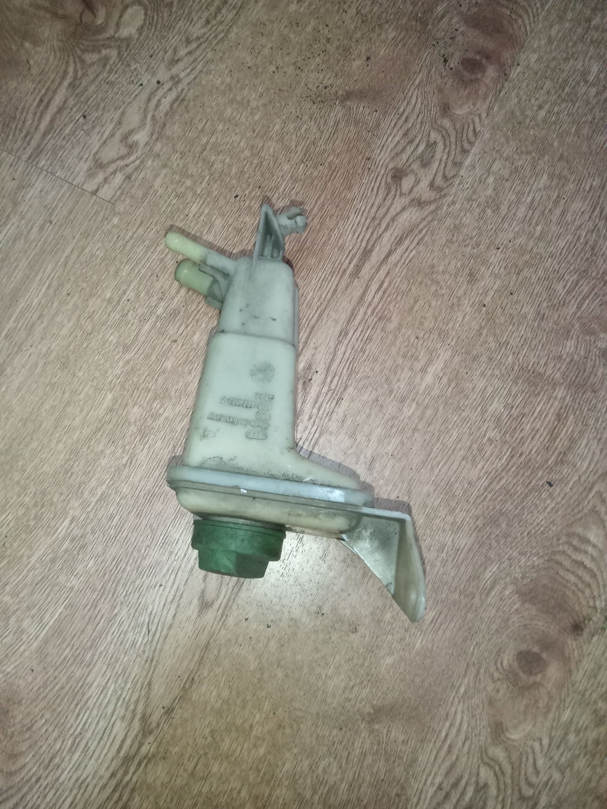 Бачок гідропідсилювача керма Audi A6 C5 (1997-2004) 8D0422373C