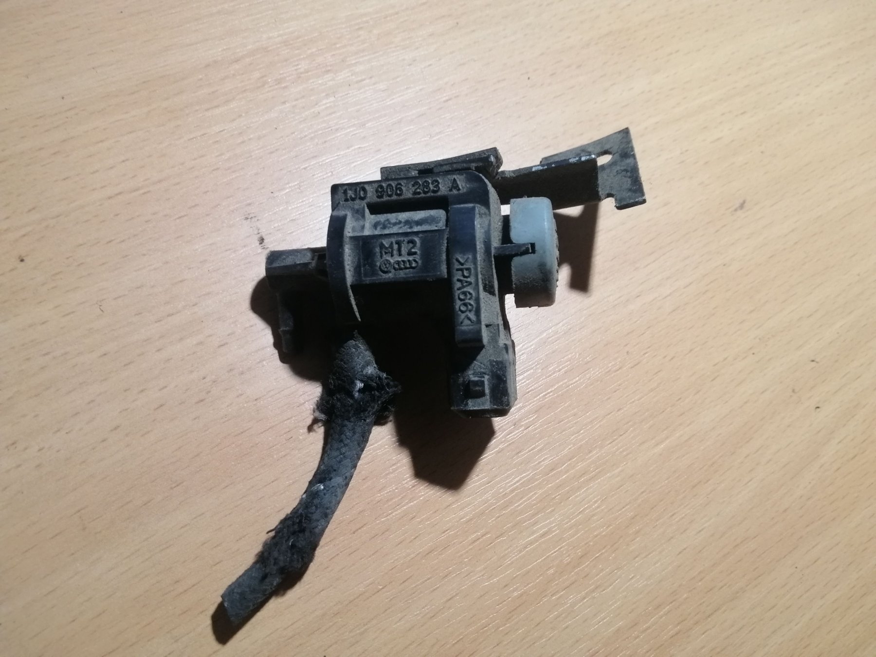 клапан регулювання тиску наддуву; клапан регулювання тиску надуву Audi A6 C5 (1997-2004) 1J0906283A