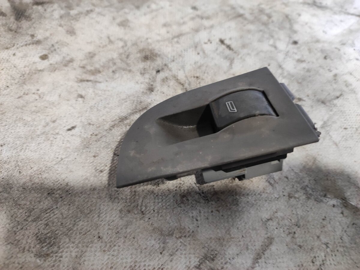 Кнопка скло підіймача Audi A6 C5 (1997-2004) 4B0959855