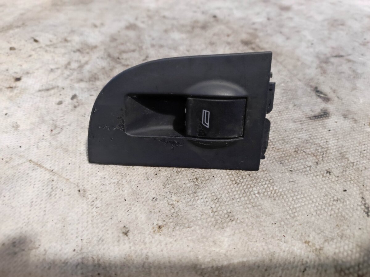 Кнопка склопідіймача перед прав Audi A6 C5 (1997-2004) 4B0959855