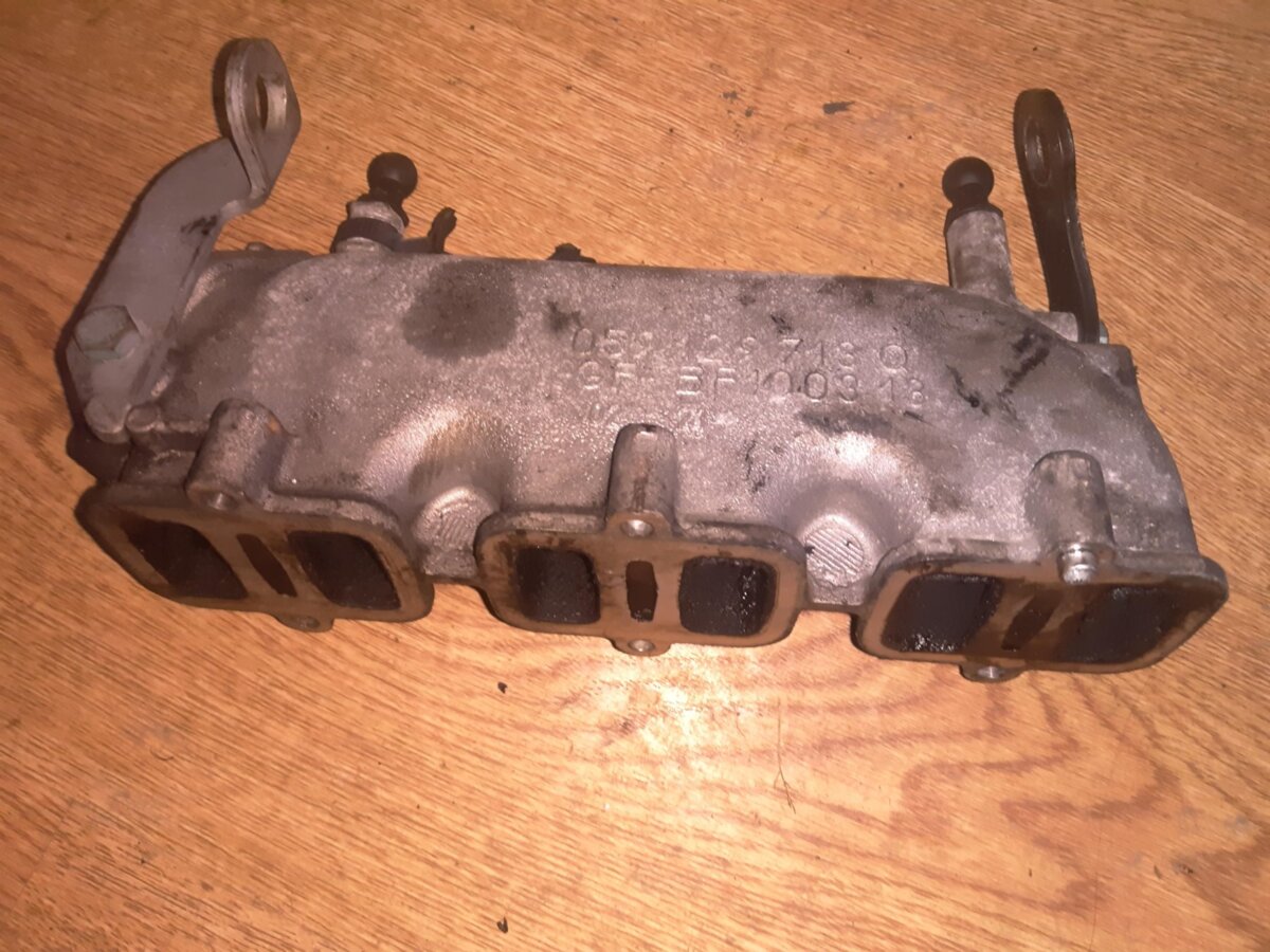 Колектор впускний лівий і правий Audi A6 C5 (1997-2004) 059129713Q