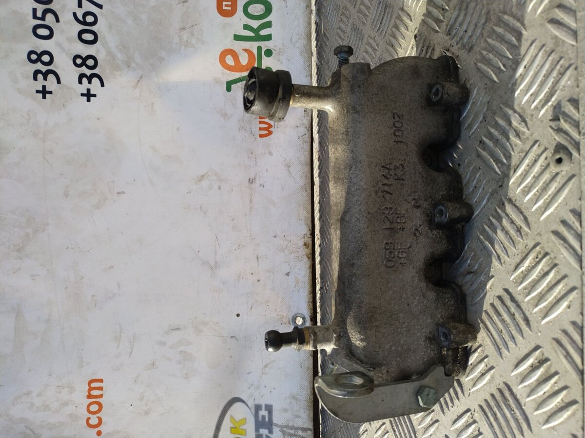 колектор впускний, правий 2.5tdi Audi A6 C5 (1997-2004) 059129714A