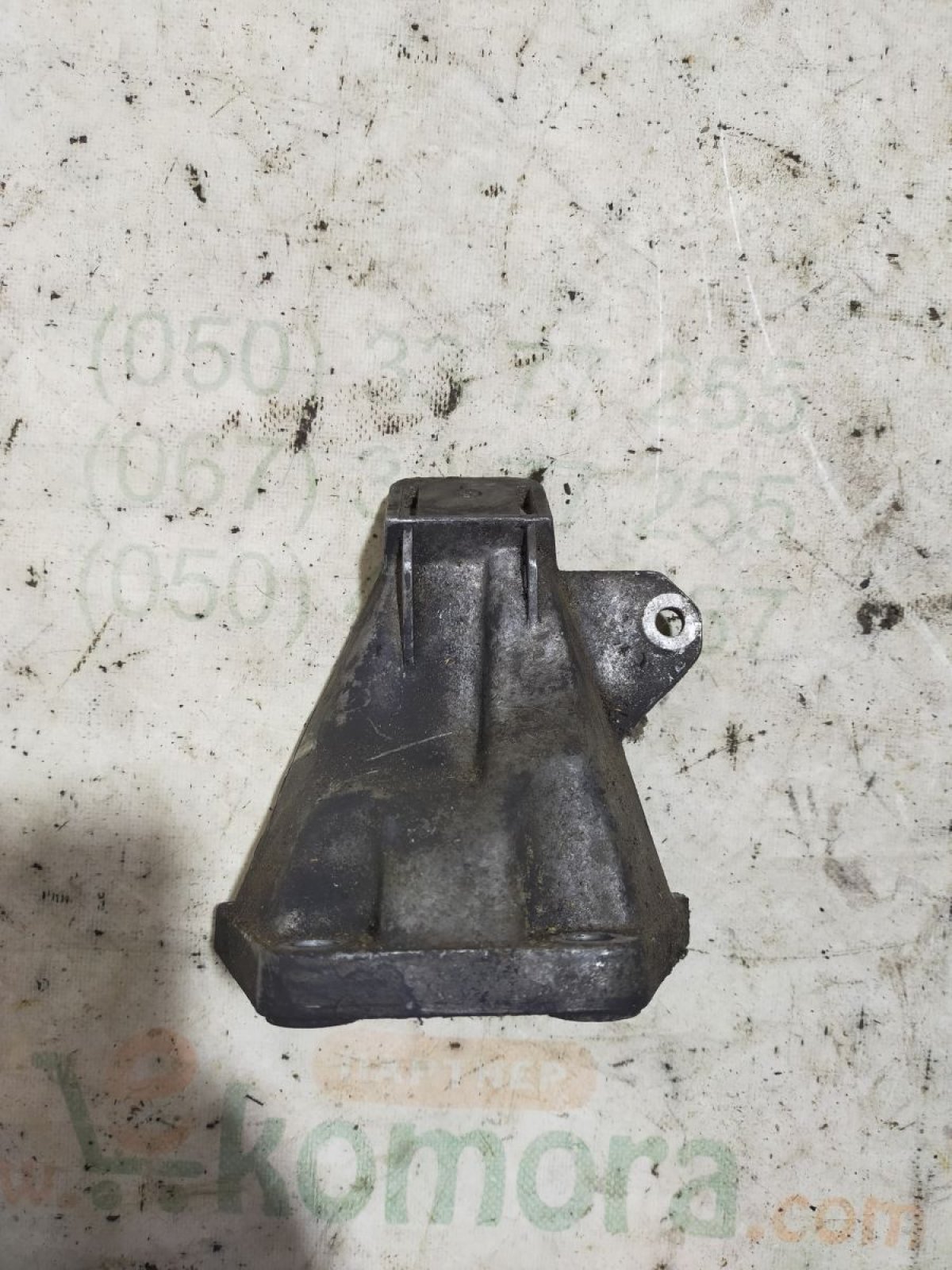 Кронштейн Audi A6 C5 (1997-2004) 4B0199308