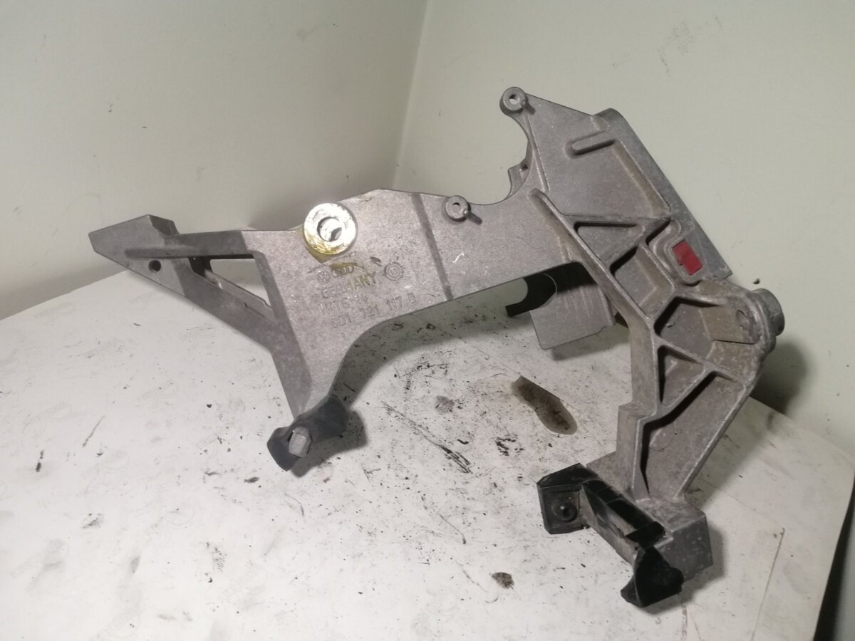 кронштейн педалей, педальний вузол Audi A6 C5 (1997-2004) 8D1721117D