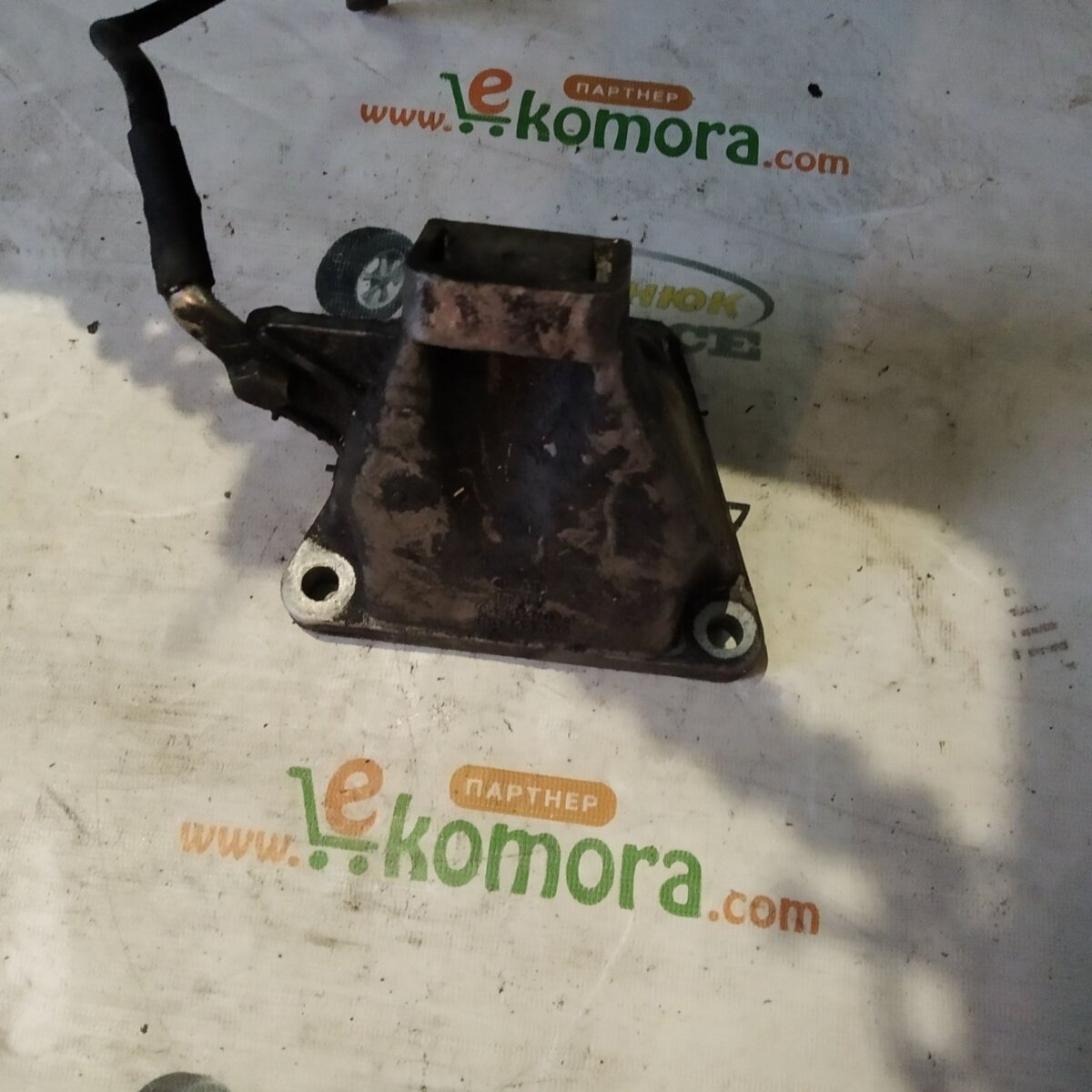 Кронштейн подушки двигуна правий Audi A6 C5 (1997-2004) 4B0199308