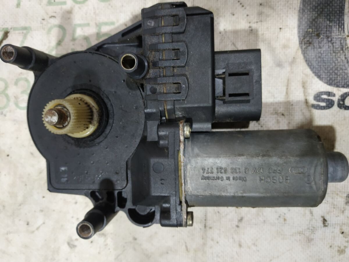 Мотор скло підйомника дверей передніх правих Audi A6 C5 (1997-2004) 4B0959802E