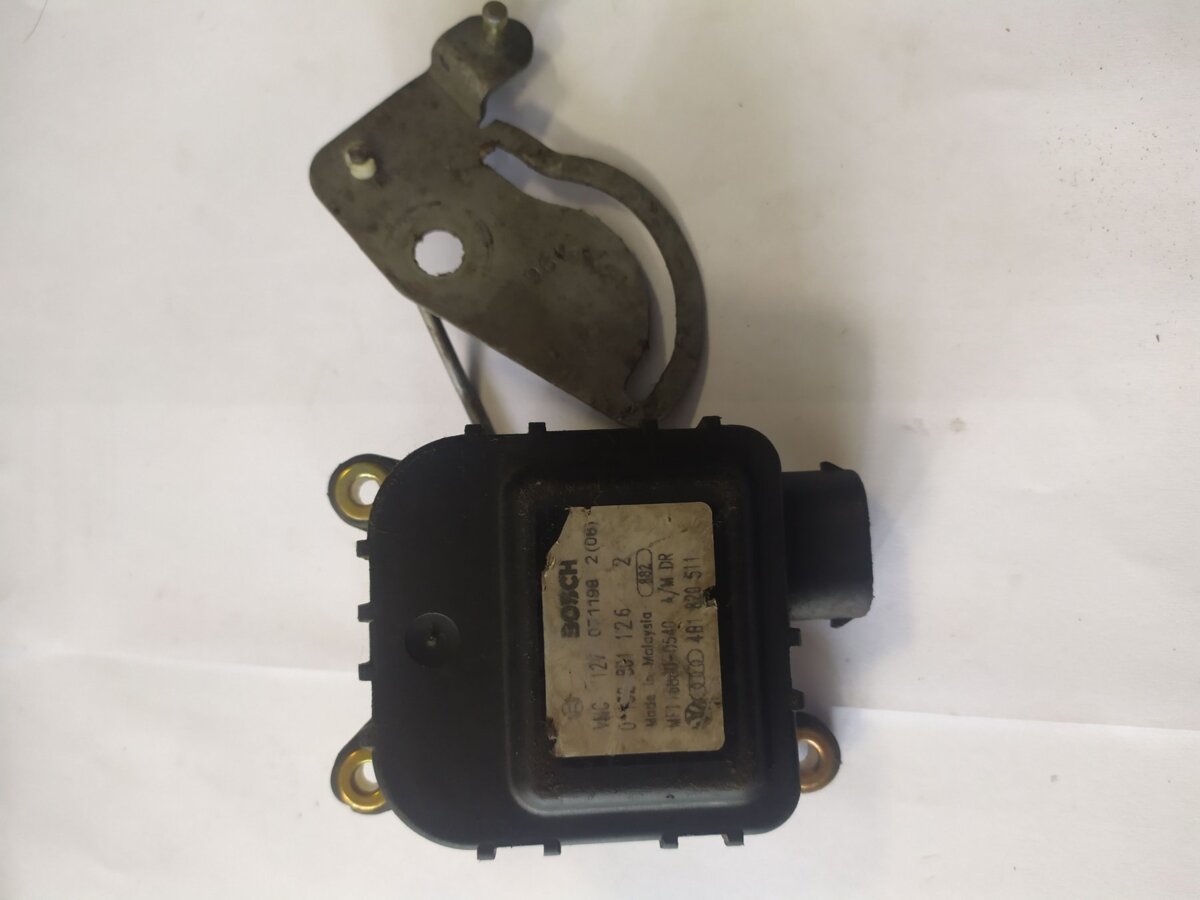 мотор заслінки печі; привід системи автоматичного управління обігрівачем; двигун заслінки печі Audi A6 C5 (1997-2004) 4B1820511