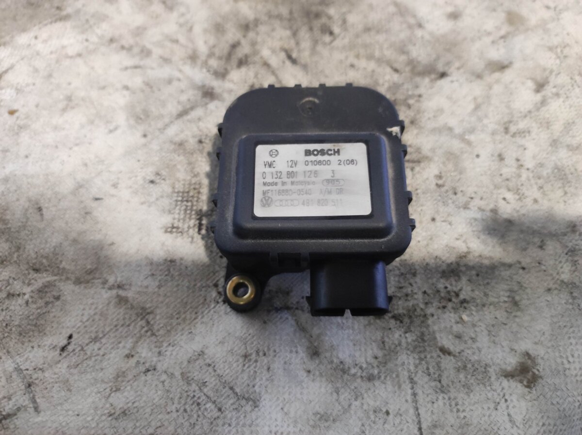 мотор заслінки печі; привід системи автоматичного управління обігрівачем; двигун заслінки печі Audi A6 C5 (1997-2004) 4B1820511