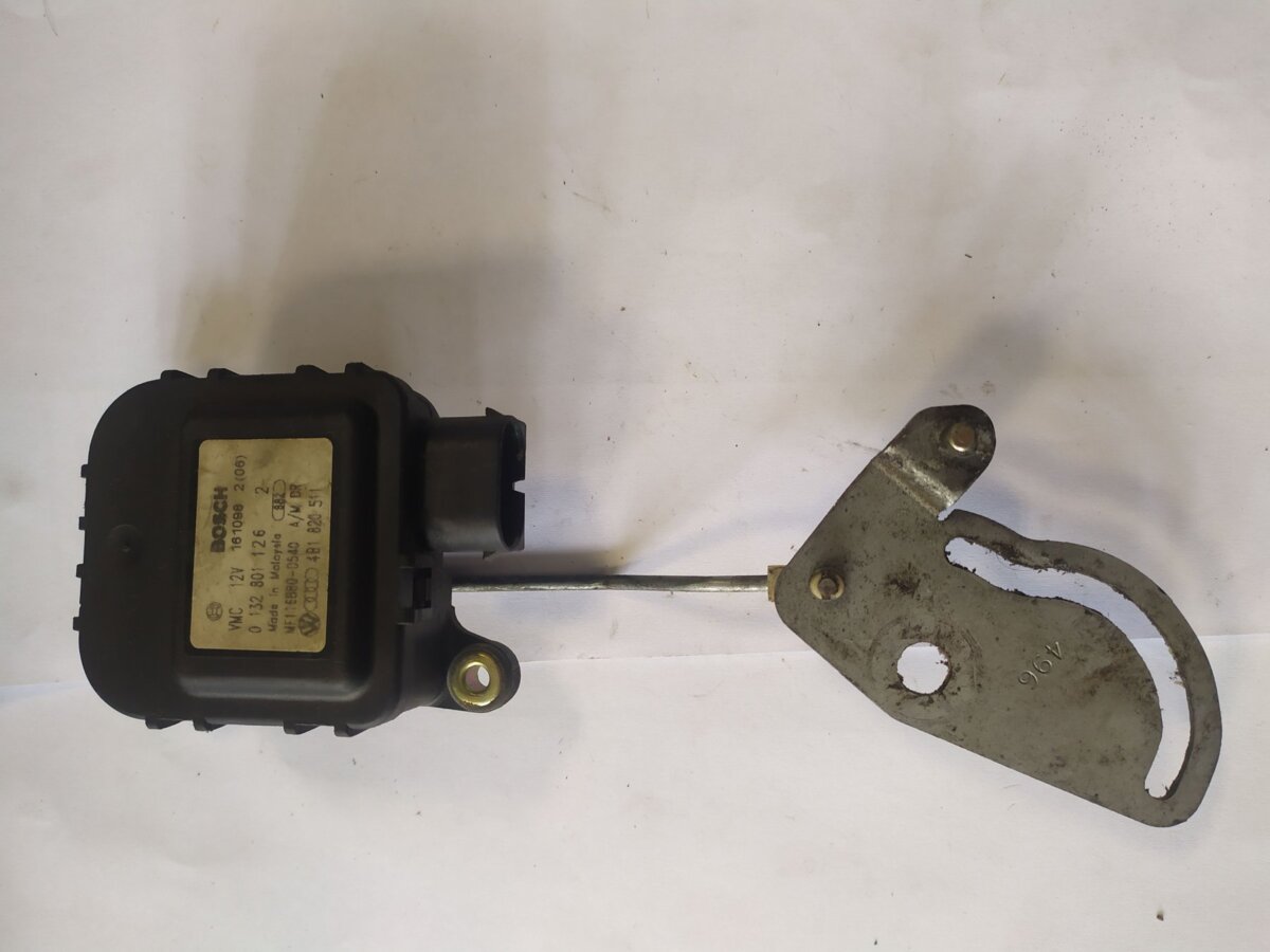 мотор заслінки печі; привід системи автоматичного управління обігрівачем; двигун заслінки печі Audi A6 C5 (1997-2004) 4B1820511