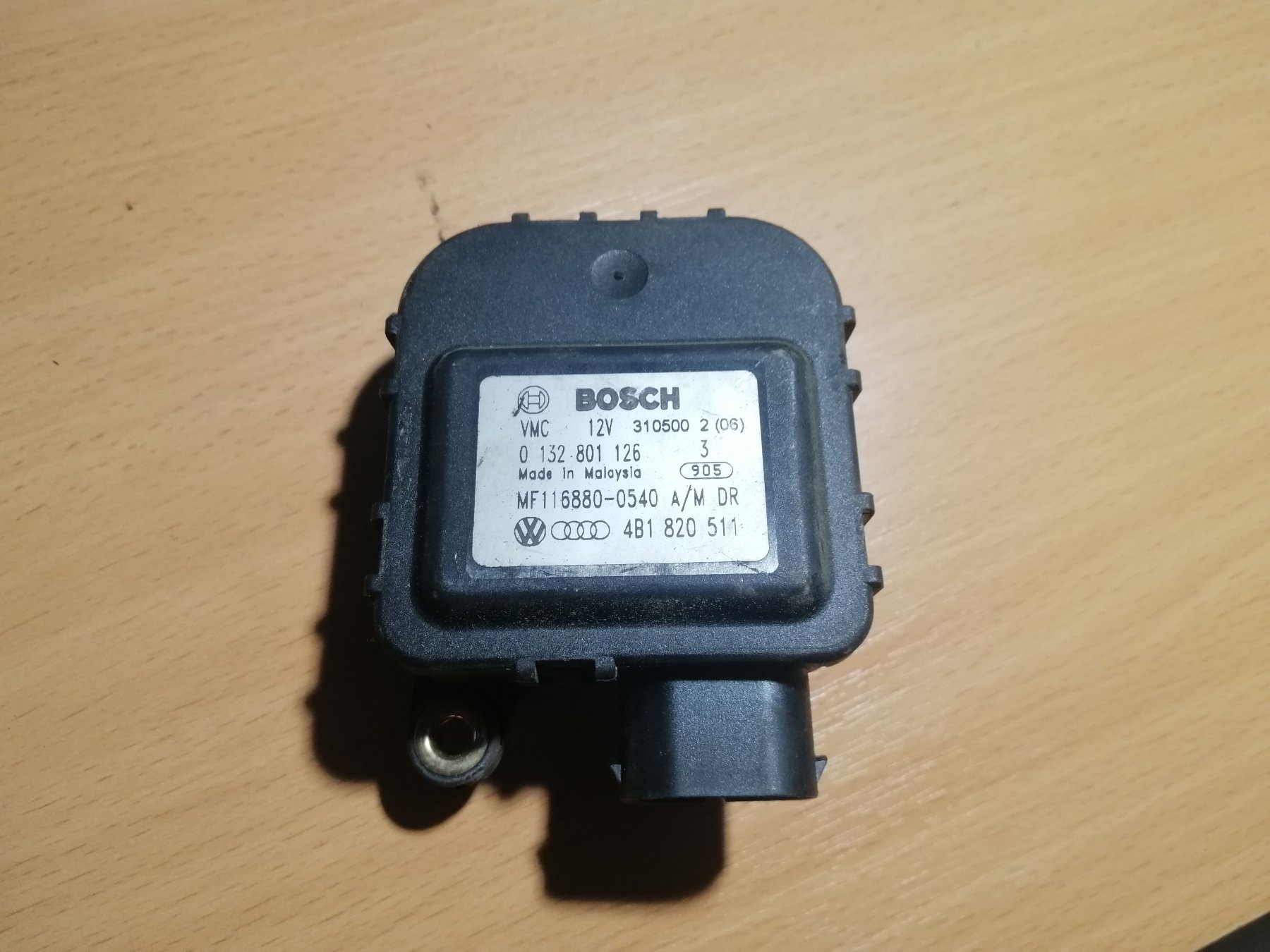 мотор заслінки печі; привід системи автоматичного управління обігрівачем; двигун заслінки печі Audi A6 C5 (1997-2004) 4B1820511