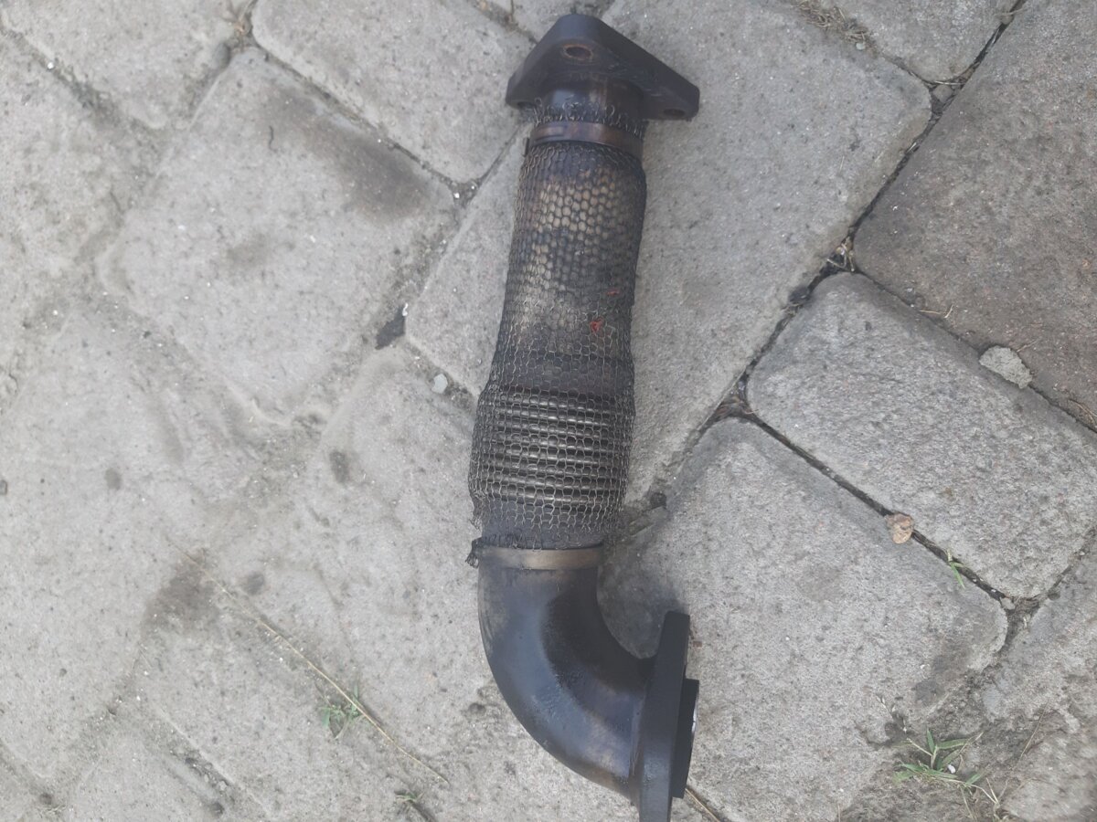 Патрубок коллектора правый 2.5tdi Audi A6 C5 (1997-2004) 059131790D