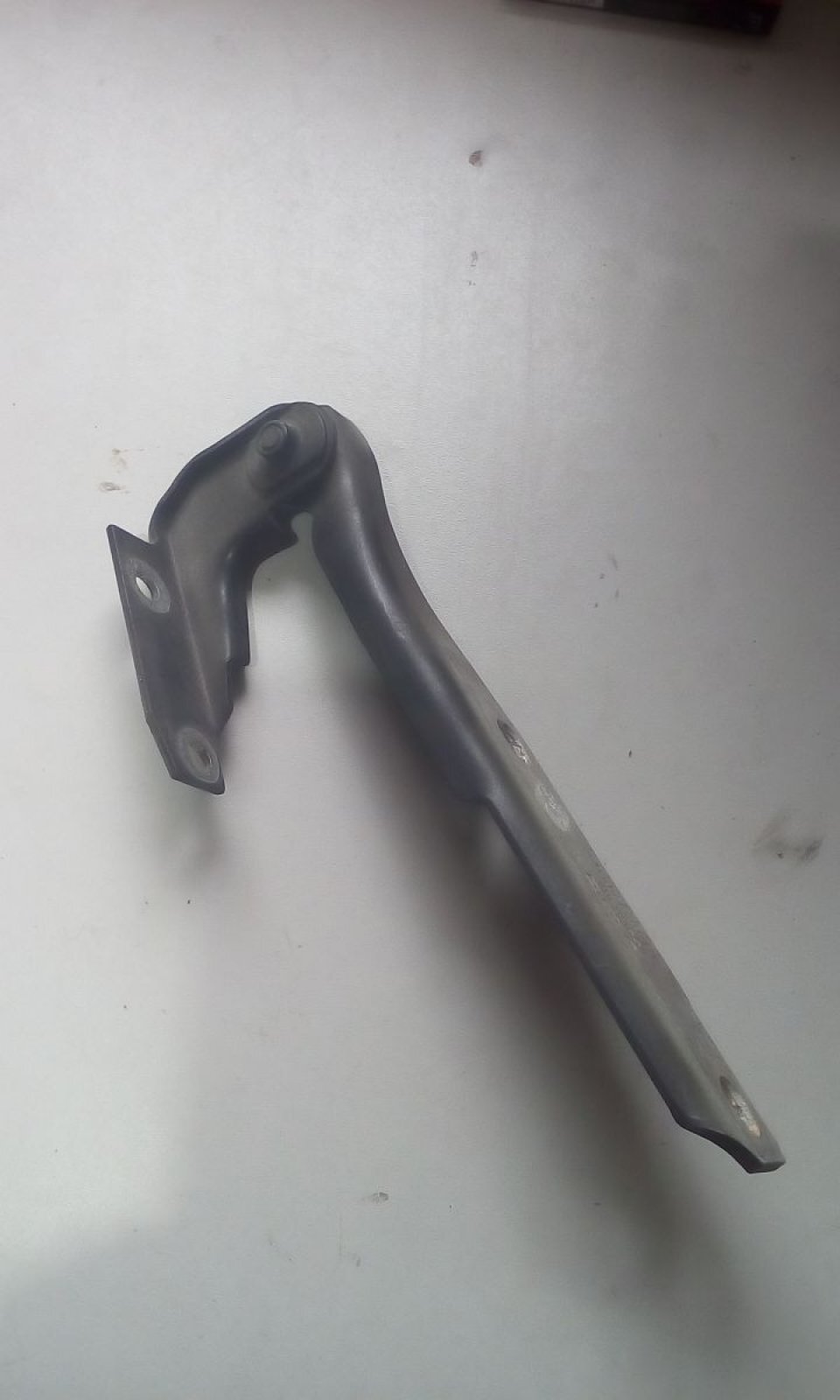 Петля капоту Audi A6 C5 (1997-2004) 4B0823302D