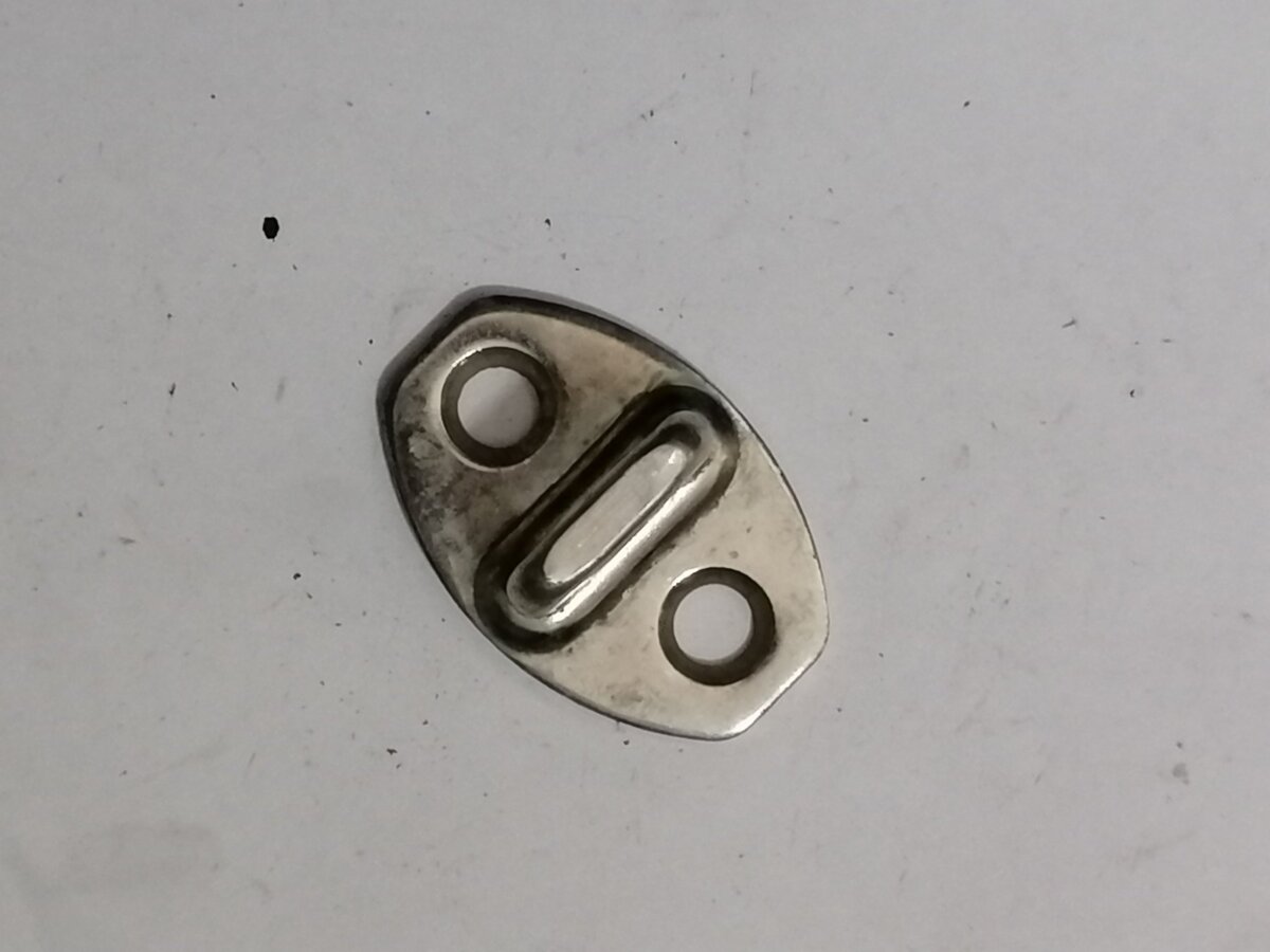 Скоба замка двери зад Audi A6 C5 (1997-2004) 3B0837033AG