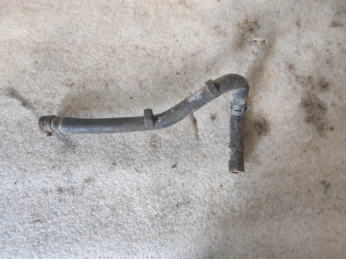 Водяний шланг 1.8 20v passat audi a4 a6 Audi A6 C5 (1997-2004) 8D0121107D