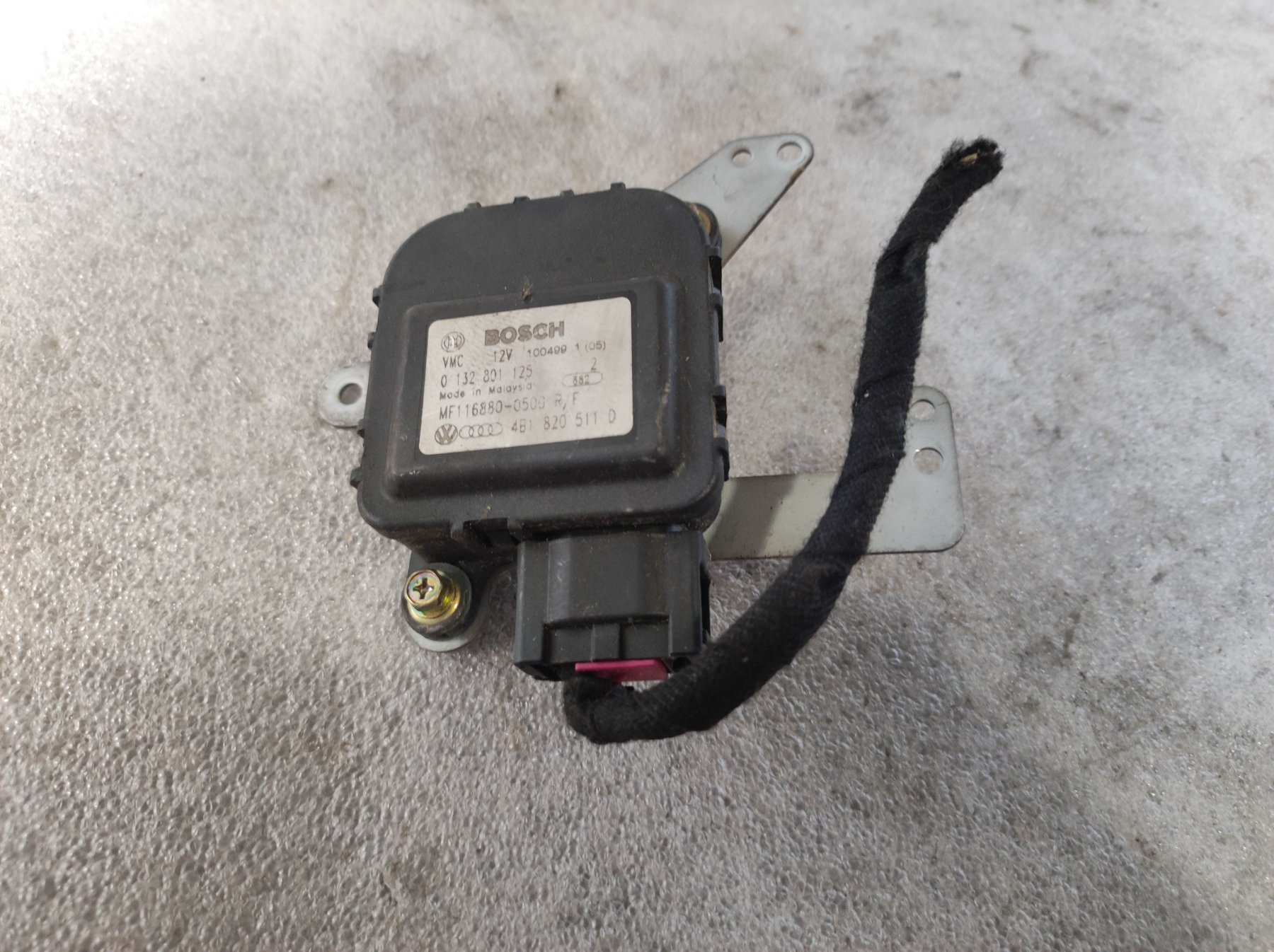 Заслінка пічки a6 c5 Audi A6 C5 (1997-2004) 4B1820511D