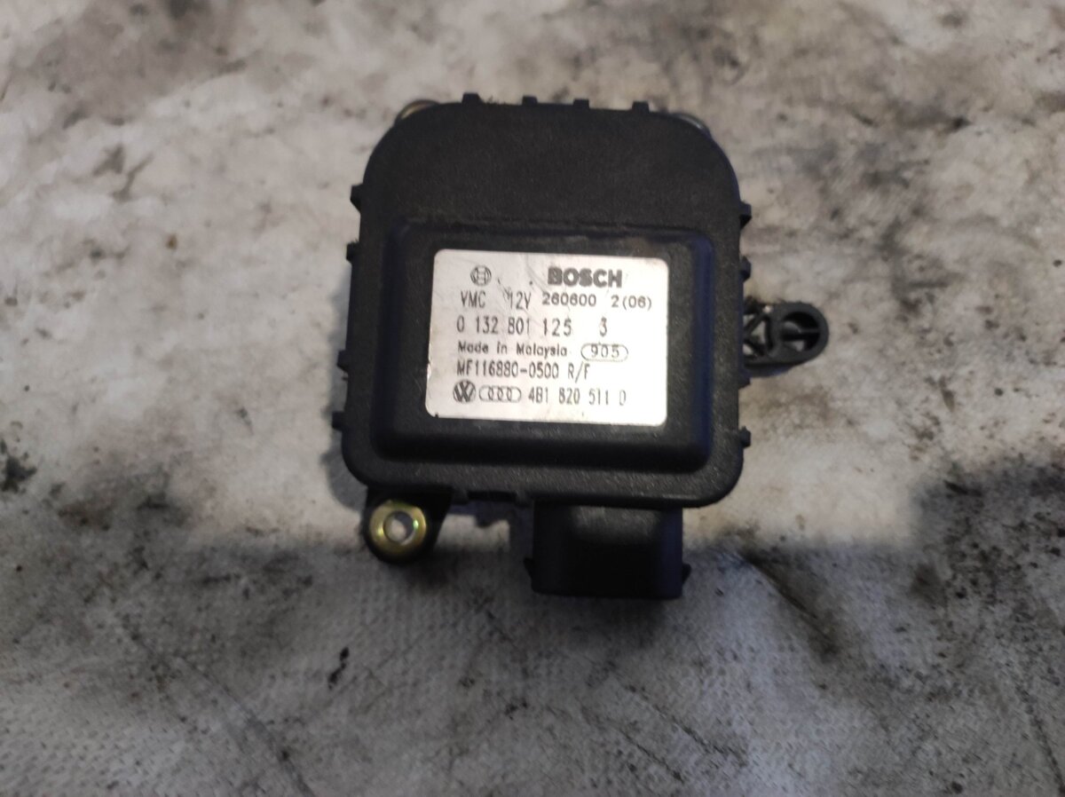 Заслінка пічки a6 c5 Audi A6 C5 (1997-2004) 4B1820511D