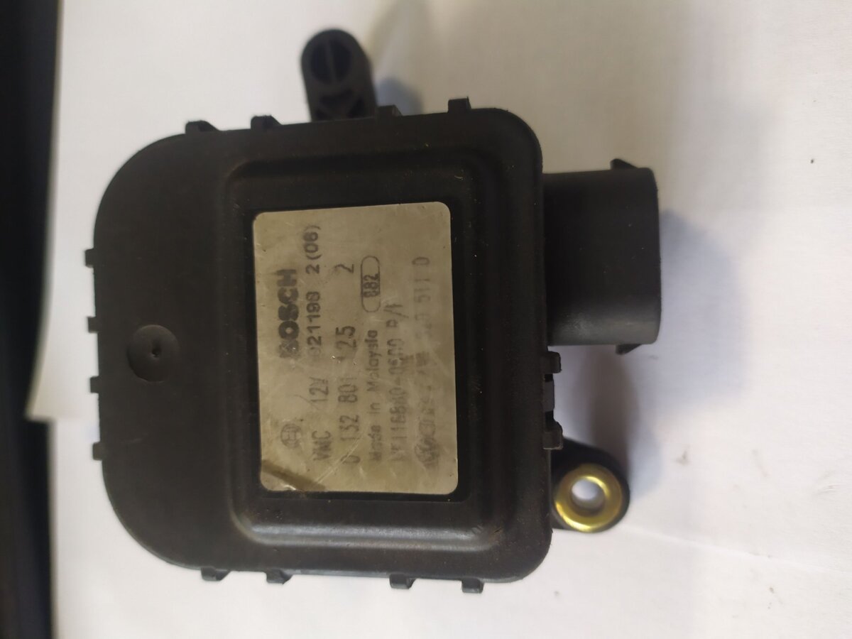 Заслінка пічки a6 c5 Audi A6 C5 (1997-2004) 4B1820511D